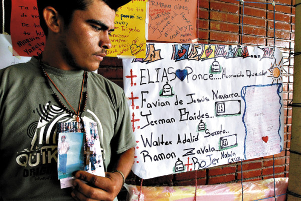 Dolientes desahogan su dolor en conmovedoras cartas