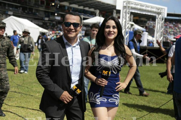 Honduras: Presentadores de televisión deslumbran en los desfiles