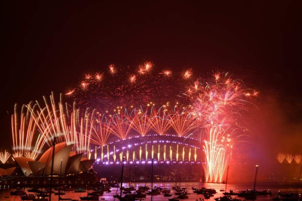 Fuegos artificiales de Nochevieja alumbran el cielo de Sydney (Fotos)