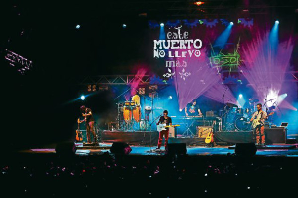 Noche de bendición en el Chochi Sosa con Alex Campos