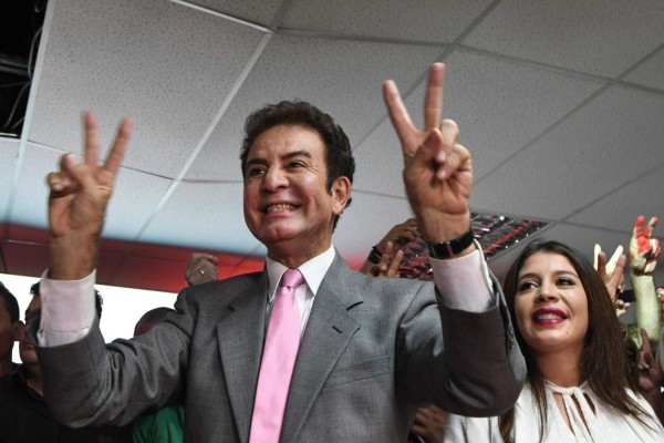 FOTOS: Las imágenes de la muestra de amor de Iroshka a su esposo