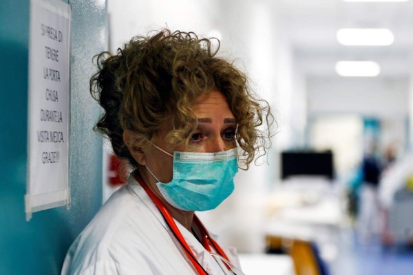 Luto, miedo y tristeza en un mundo que de pronto... se paró ante el Covid-19 (FOTOS)