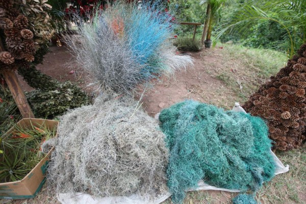 Auge comercial de adornos navideños en las salidas de Tegucigalpa