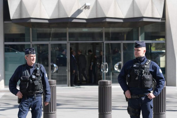 Una herida por la explosión de una carta bomba en la sede del FMI en París