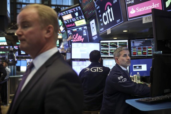 Pleito entre Estados Unidos y China, las dos mayores potencias mundiales, sacude a Wall Street