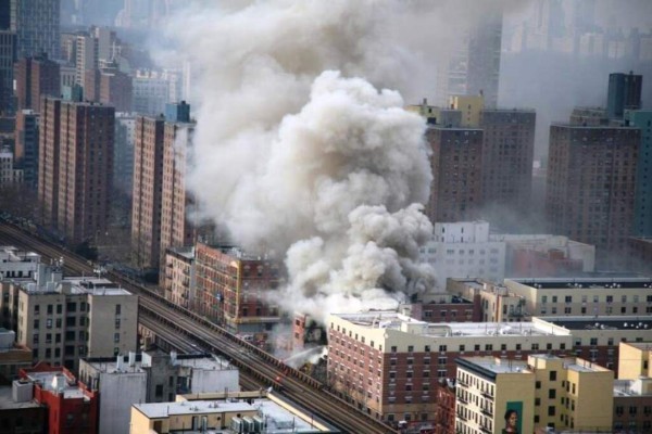 Dos muertos y 18 heridos en derrumbe de un edificio en Nueva York