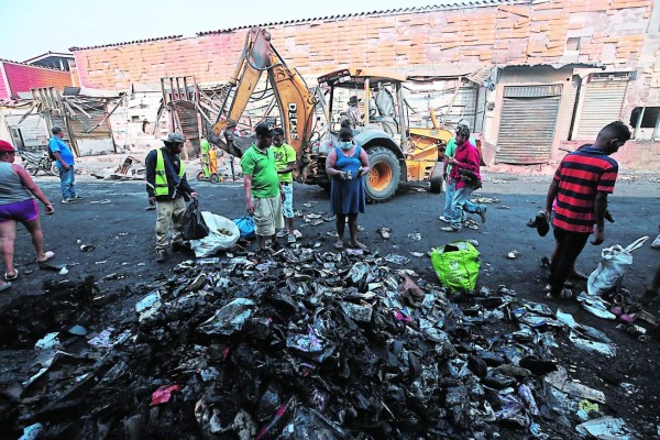 Vendedores de Comayagüela claman asistencia tras fuerte incendio