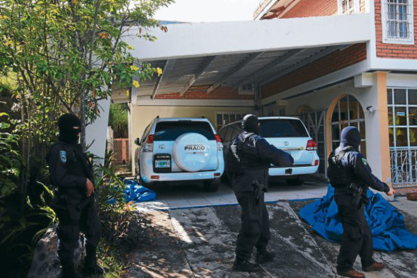 Definirán propiedad de camioneta incautada que aparece a nombre del César Ham