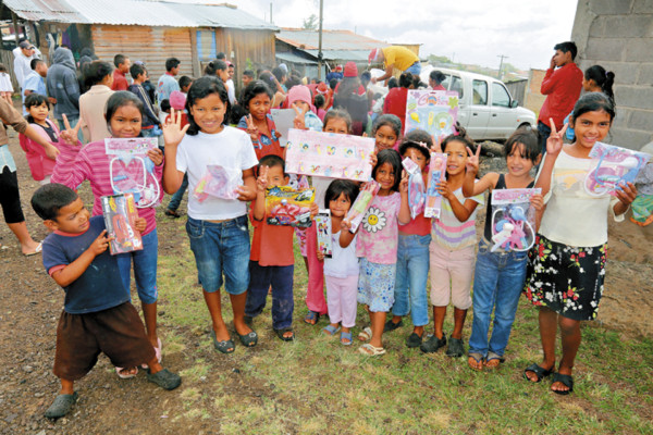 EL HERALDO regala juguetes a niños de Altos de La Laguna