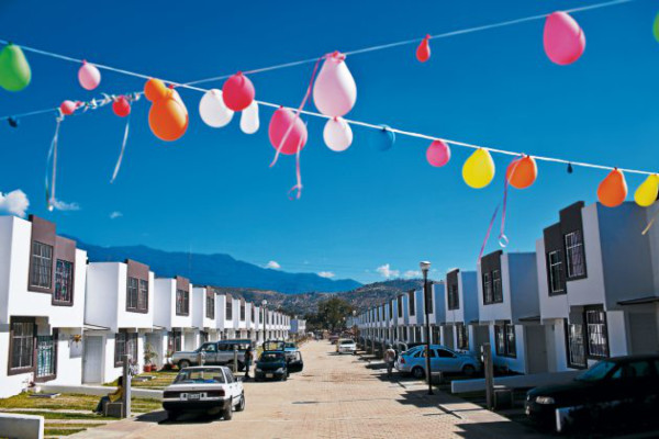 Nuevos caminos de migrantes dan nueva forma a LA