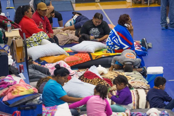 Abarrotados lucen los albergues de Texas tras el paso de Harvey