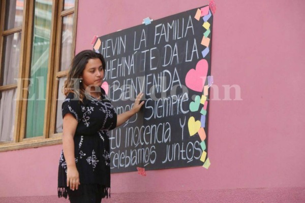 Familia tenía su casa llena de mensajes para recibir a Kevin Solórzano