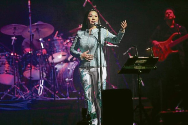 La voz del romanticismo, Ana Gabriel, llega este jueves