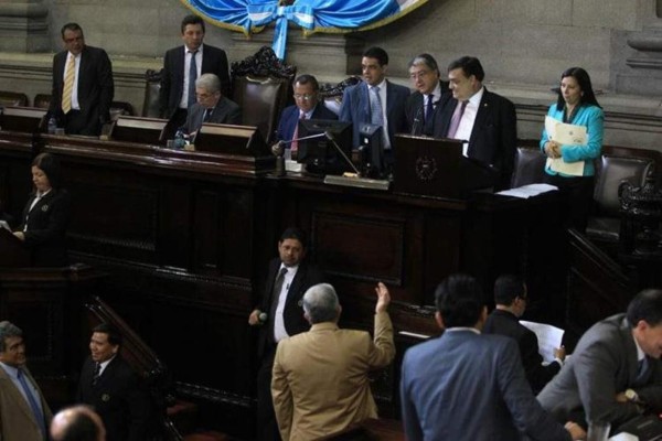 Congreso Nacional establece mayoría de edad para casarse