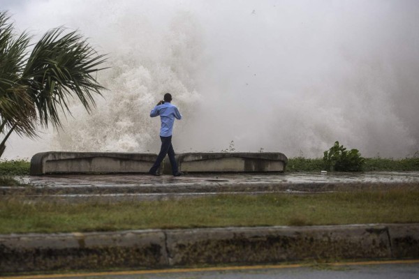 Las primeras imágenes de los estragos del huracán Elsa en el Caribe