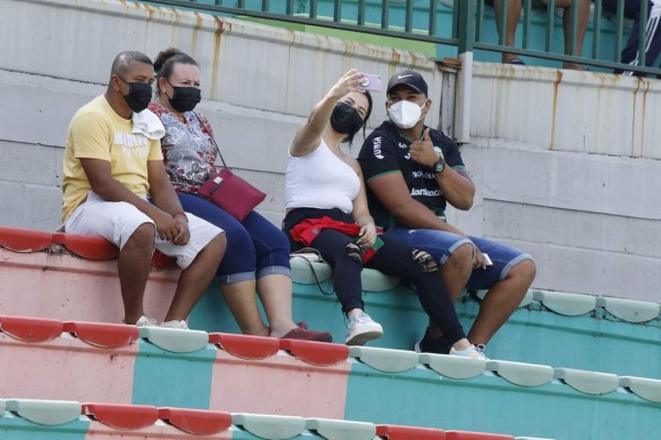 Aficionados del Yankel Rosenthal disfrutaron el festín de goles de Marathón contra Lobos UPNFM