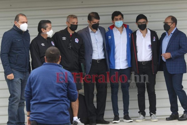 Pablo Lavallén, el nuevo DT del Olimpia, llega a la cueva del León (FOTOS)