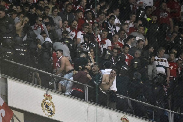 El Bayern Múnich denuncia ante la UEFA la intervención de la policía contra sus seguidores en Madrid