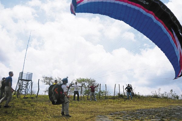 Aventureros desafían los cielos en Yuscarán