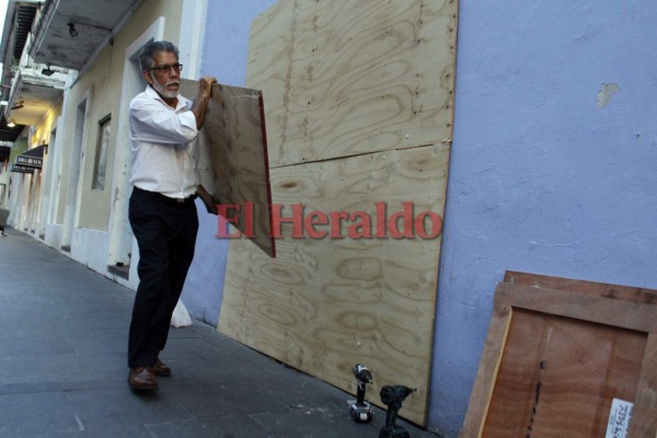 El hucarán María sube a la máxima categoría en su paso por el Caribe