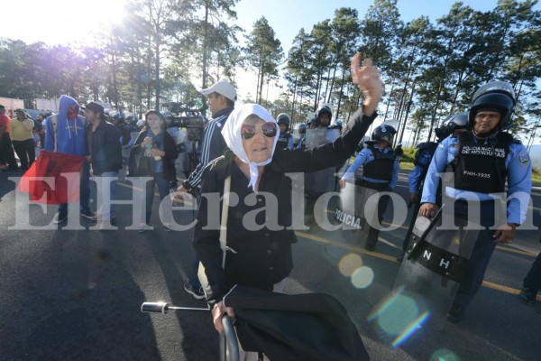 10 impactactes imágenes de la toma de peaje en Honduras