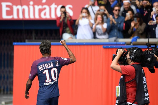 'Vine aquí por un gran reto. ¡París es mágico!', dice Neymar en el Parque de los Príncipes