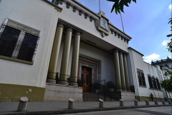 Allanan Casa Presidencial de Guatemala en busca de documentos