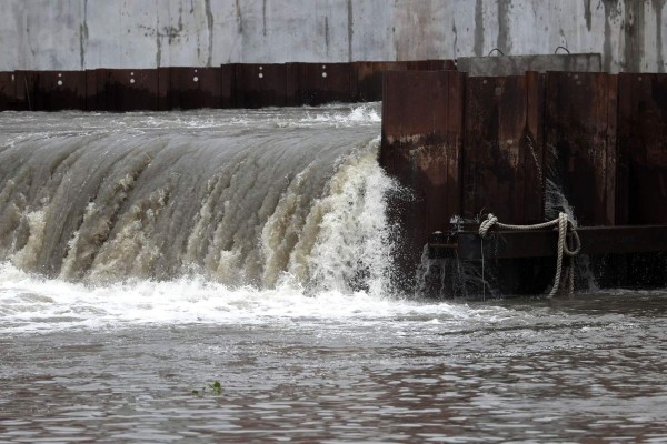 EEUU: Alcalde de Houston impone toque de queda nocturno por inundaciones