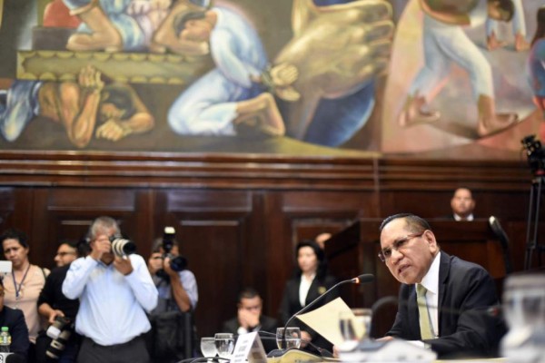 Comisión del Congreso recomienda quitar inmunidad a presidente de Guatemala