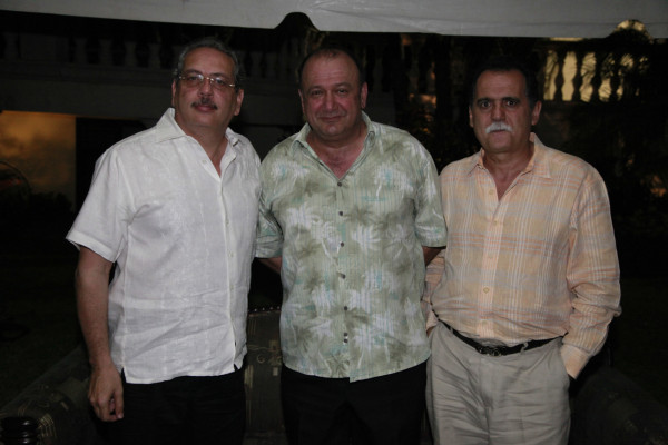 Mucha dicha a los novios