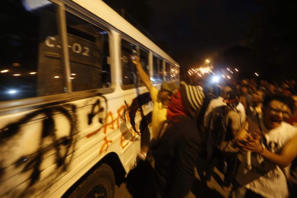 Marcha de las antorchas termina en vandalismo