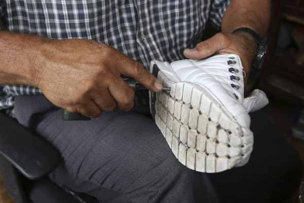 El doctor de los zapatos atiende en Comayagüela