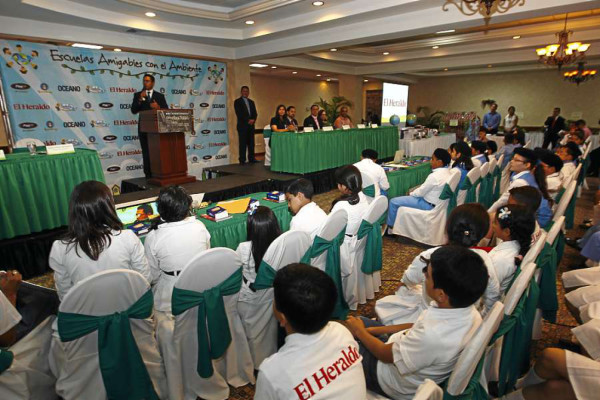 Fortalecer el reciclaje exigen niños a funcionarios&nbsp;&nbsp;