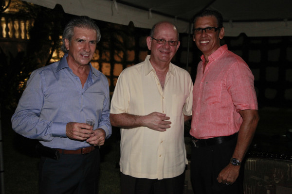 Mucha dicha a los novios