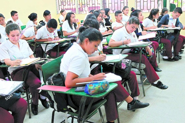 Honduras: Tres caminos para las normales poco calificadas