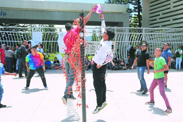 Honduras: 20 mil jóvenes han migrado de la UNAH por tomas y huelgas