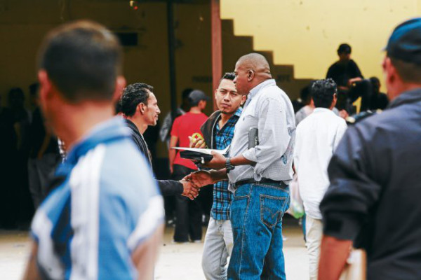 Policía captura a 200 personas por escándalo en Tegucigalpa