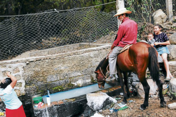 El agua bendita que baña Morocelí