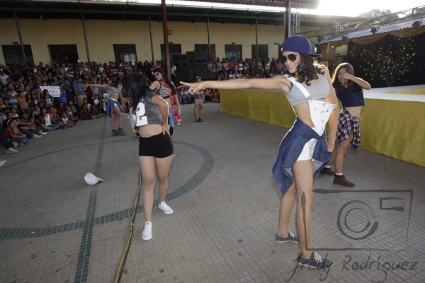 Sabanagrande presume sus bellas mujeres en feria tradicional