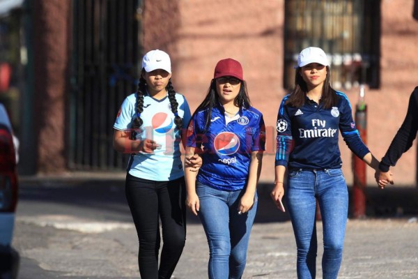 FOTOS: La hinchada infantil puso el ambientazo en el clásico Motagua vs Real España