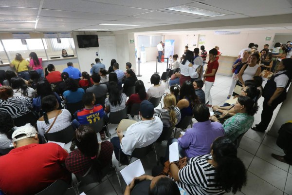 Siguen las quejas por la lentitud en emisión de los pasaportes