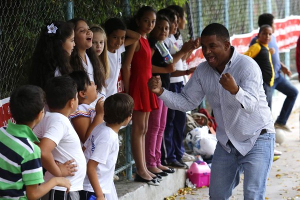 Motagua visita escuela El Japón