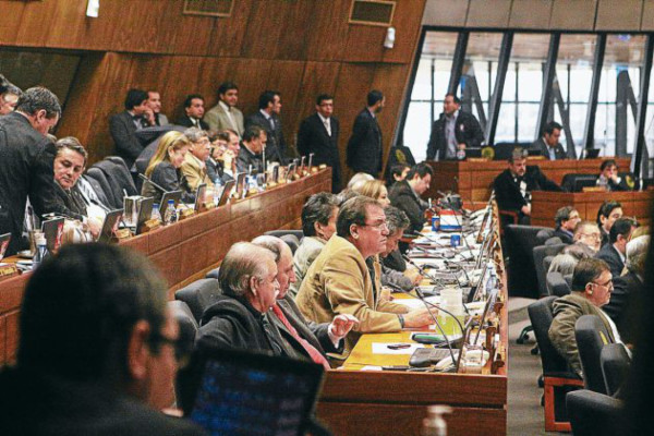 Fernando Lugo enfrenta juicio del Senado que puede destituirlo