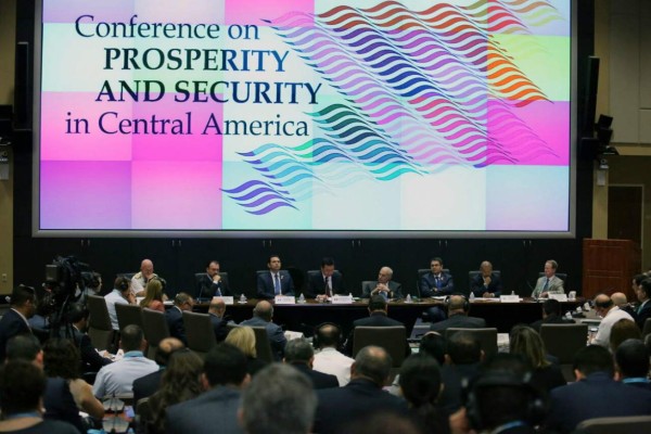 John Kelly califica de 'milagro' la reducción de la violencia en Honduras