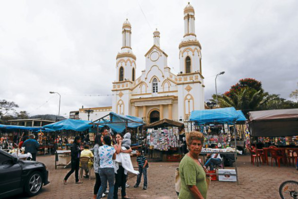 Aldea de Suyapa revive ambiente religioso y comercial