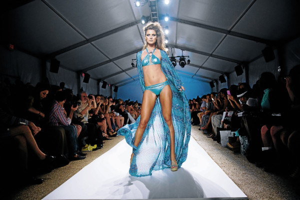 Sensuales y diminutas prendas para la playa