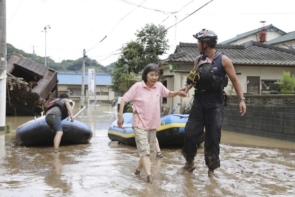 FOTOS: Muertos, desaparecidos y evacuaciones por inundaciones al sur de Japón