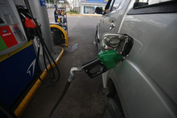 Gasolina superior baja 3.10 lempiras a partir de este lunes en Honduras