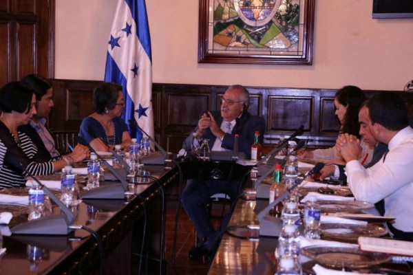 Relatora de la ONU se reúne con comisión especial del Congreso Nacional