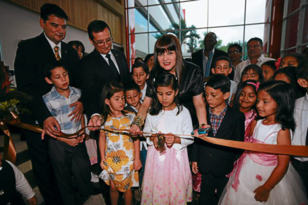 Arte en honor a la centuria del Banco Atlántida